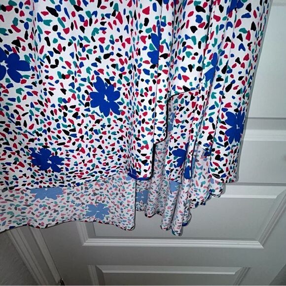 VICKYTIEL Floral Funfetti Print Split Short Sleeve Full Wrap Hi-Low Dress - Picture 10 of 15